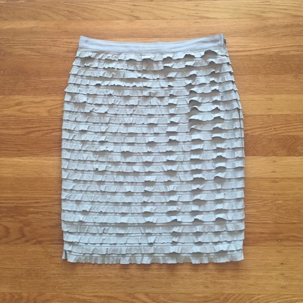 Banana Republic gray ruffle pencil skirt